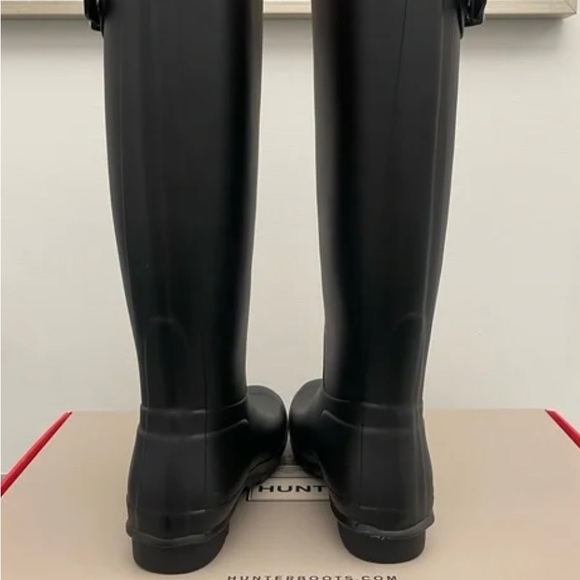 BRAND NEW IN BOX Hunter Boots
Women’s Original Adjustable Tall Rain Boot - Picture 6 of 7